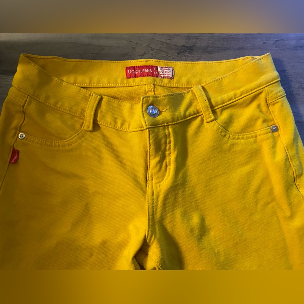 Yellow u turn pants XL but fit smaller